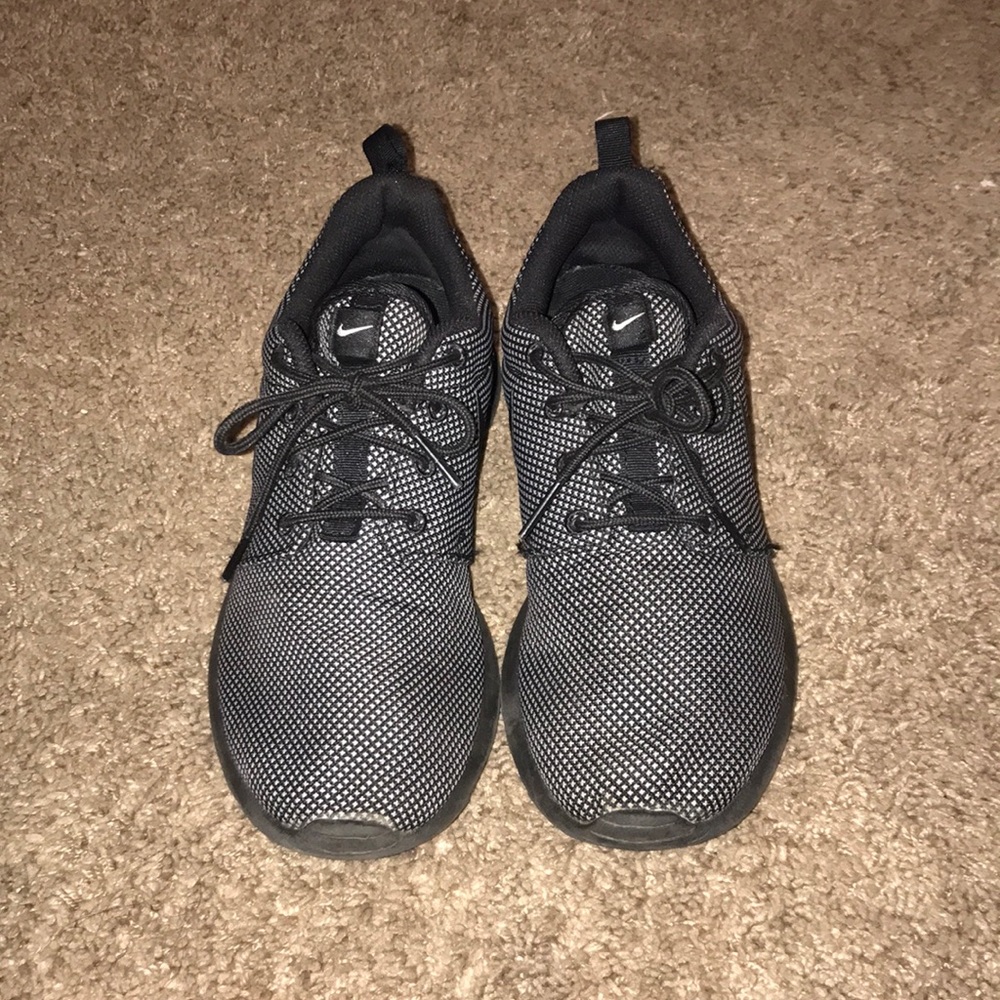 Nike roshe run shoes